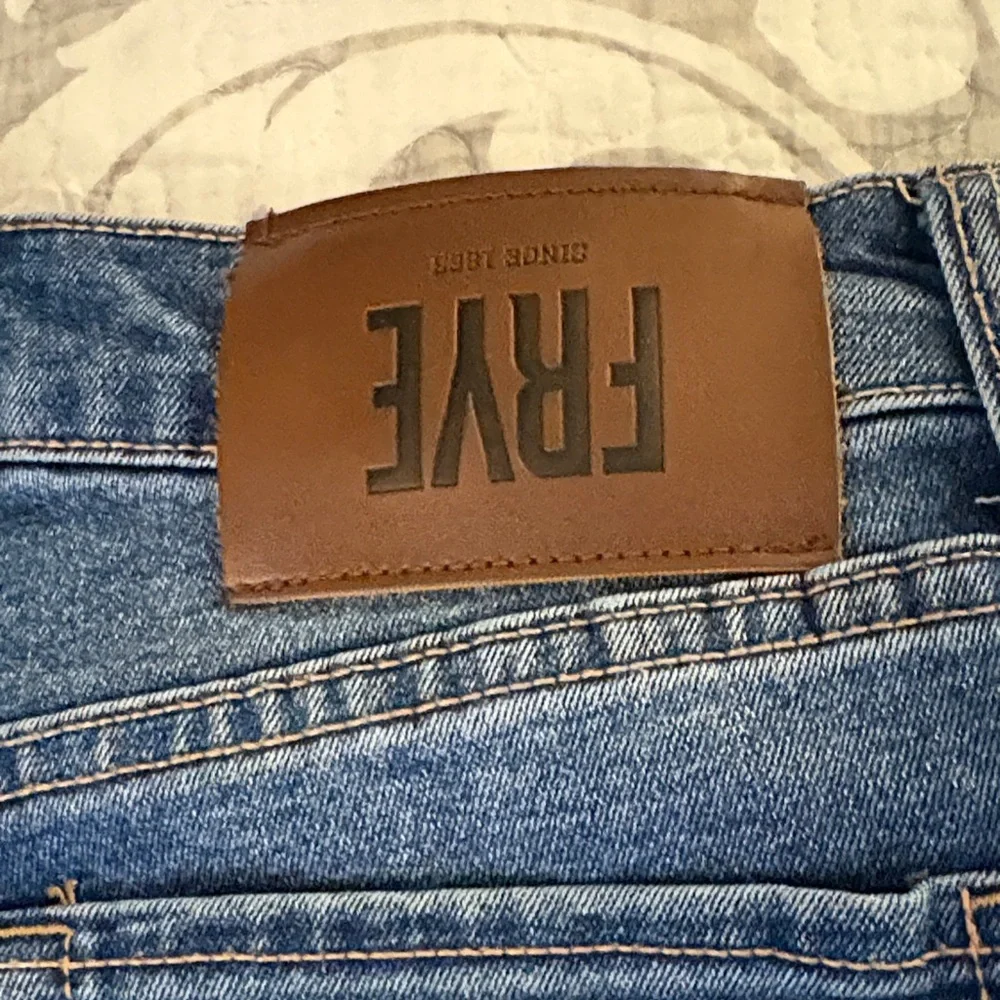 Frye Blue Denim Jeans ~ Size 4/27 - Picture 3 of 8